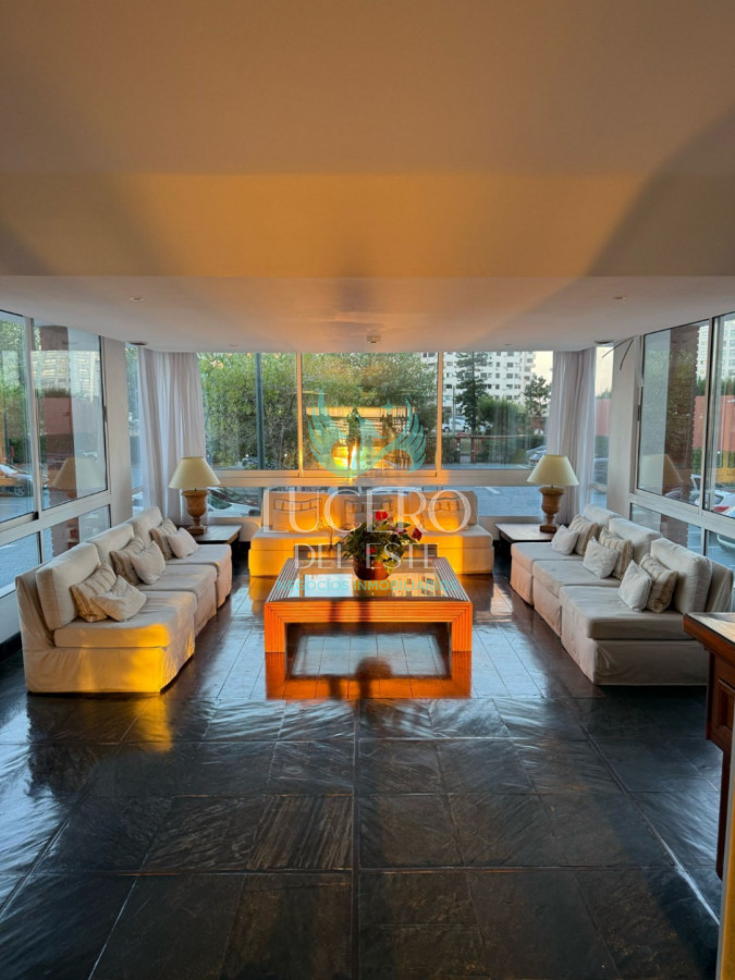 Apartamento ID.1042 - Venta apartamento 1 dormitorio y medio en Punta del este, Primera línea