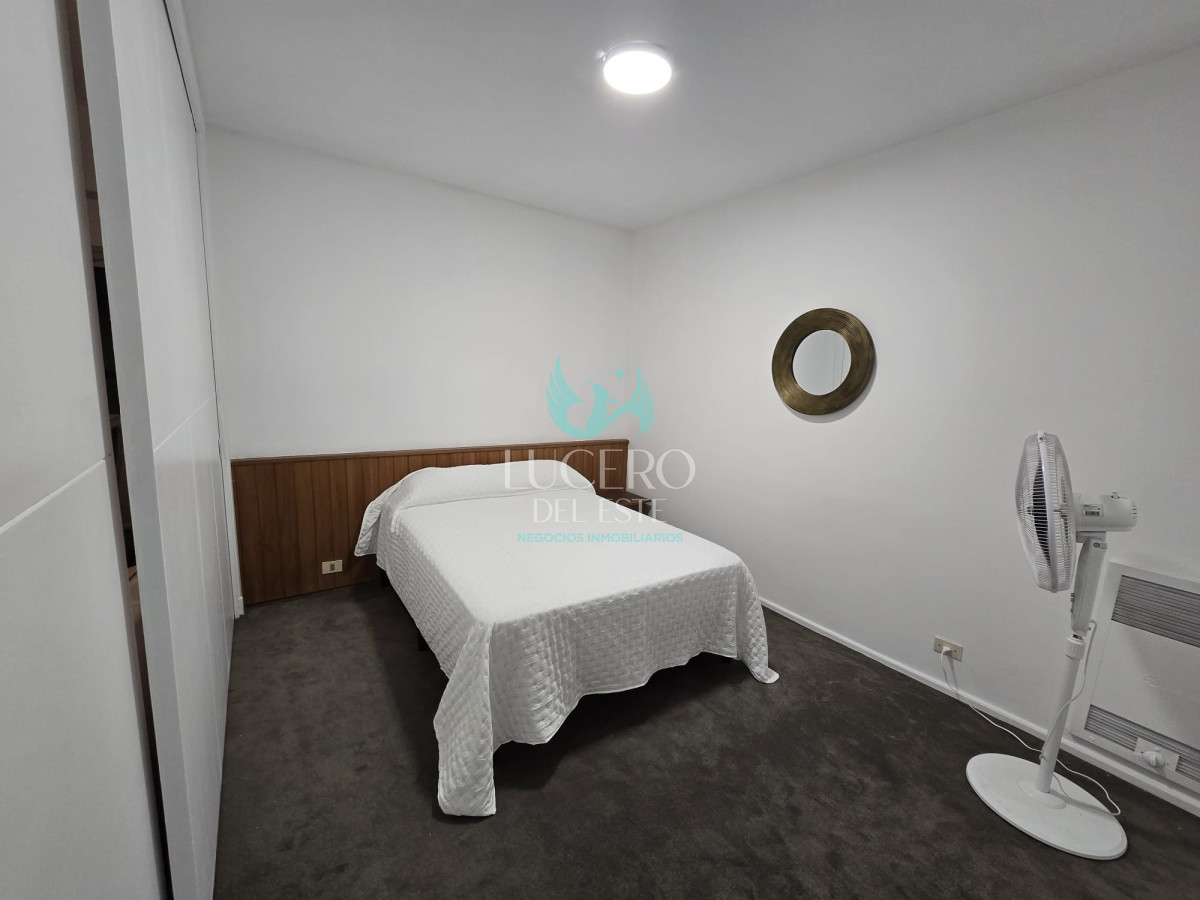 Apartamento ID.1042 - Venta apartamento 1 dormitorio y medio en Punta del este, Primera línea