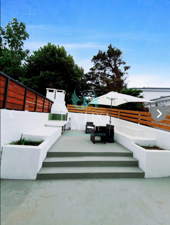 Casa ID.1543 - Alquiler hermosa casa 2 y medio dormitorios 2 baños en Punta del este, Parada 14