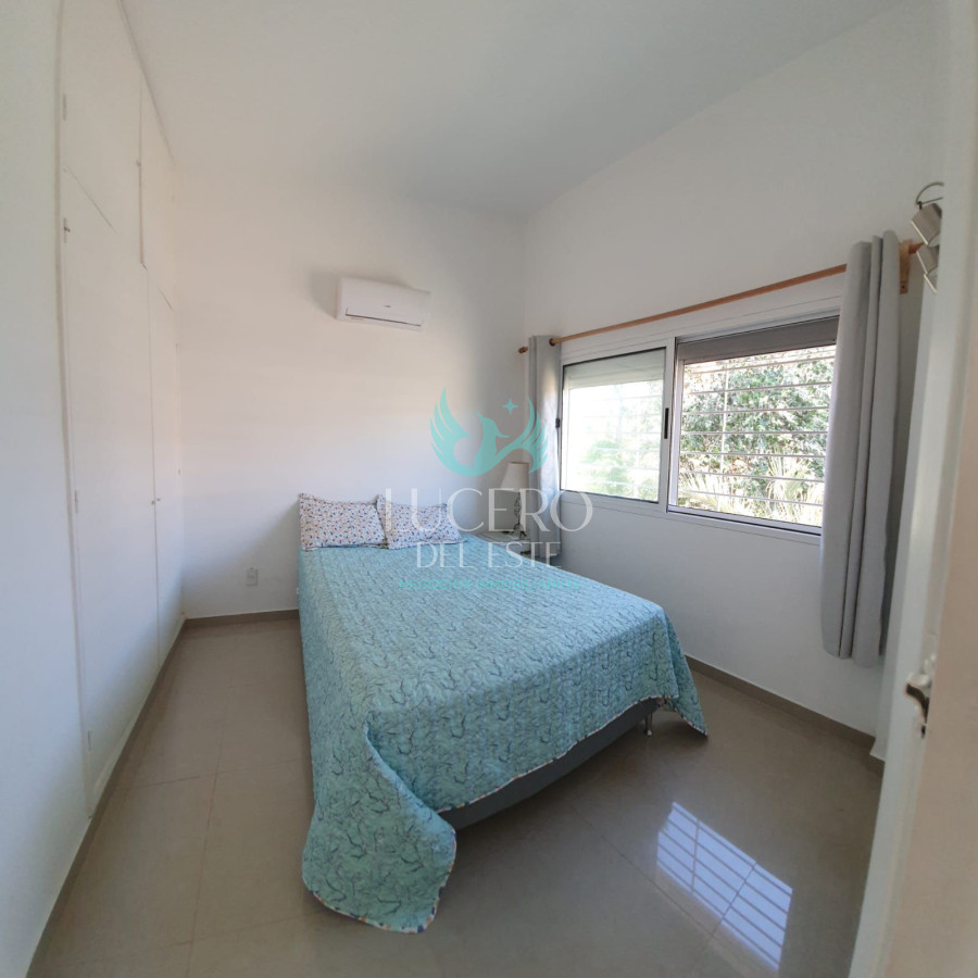 Casa ID.1543 - Alquiler hermosa casa 2 y medio dormitorios 2 baños en Punta del este, Parada 14