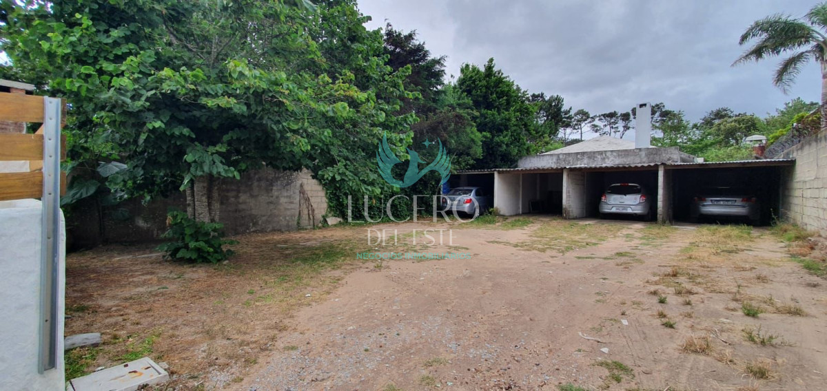 Casa ID.1543 - Alquiler hermosa casa 2 y medio dormitorios 2 baños en Punta del este, Parada 14