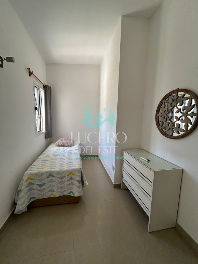 Casa ID.1543 - Alquiler hermosa casa 2 y medio dormitorios 2 baños en Punta del este, Parada 14