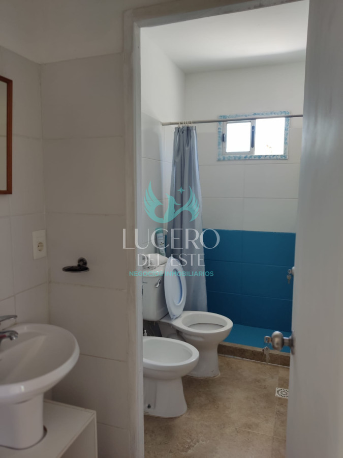 Casa ID.1461 - Alquiler Casa 3 dormitorios 2 baños y amplio jardín en La Barra, El Tesoro