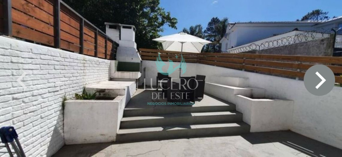 Casa ID.1543 - Alquiler hermosa casa 2 y medio dormitorios 2 baños en Punta del este, Parada 14