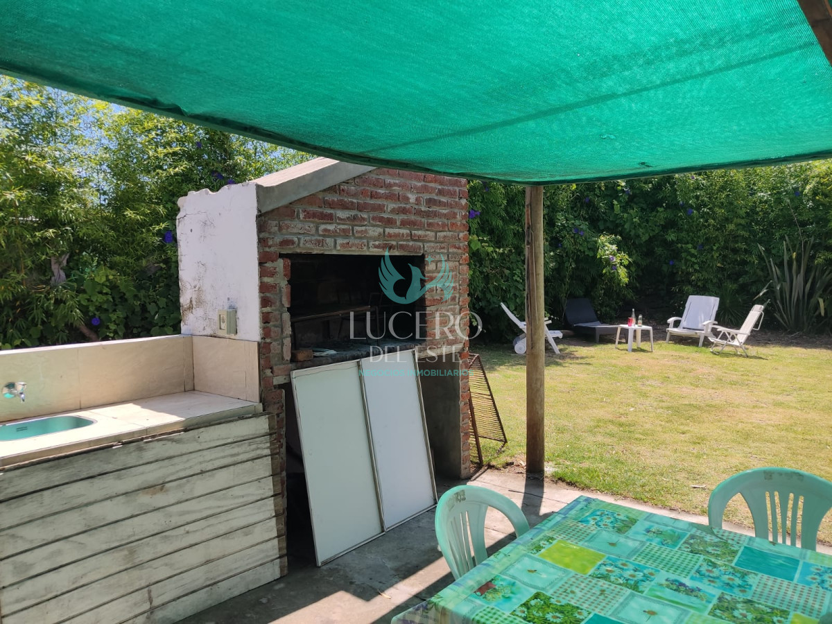 Casa ID.1461 - Alquiler Casa 3 dormitorios 2 baños y amplio jardín en La Barra, El Tesoro