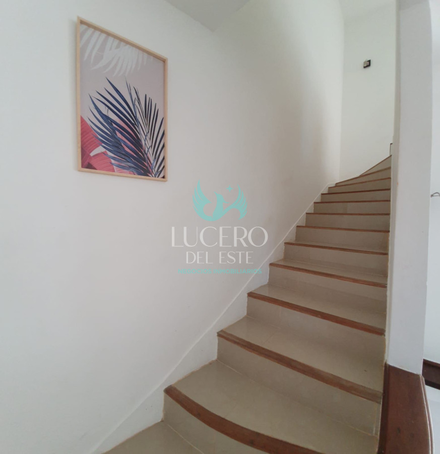 Casa ID.1543 - Alquiler hermosa casa 2 y medio dormitorios 2 baños en Punta del este, Parada 14