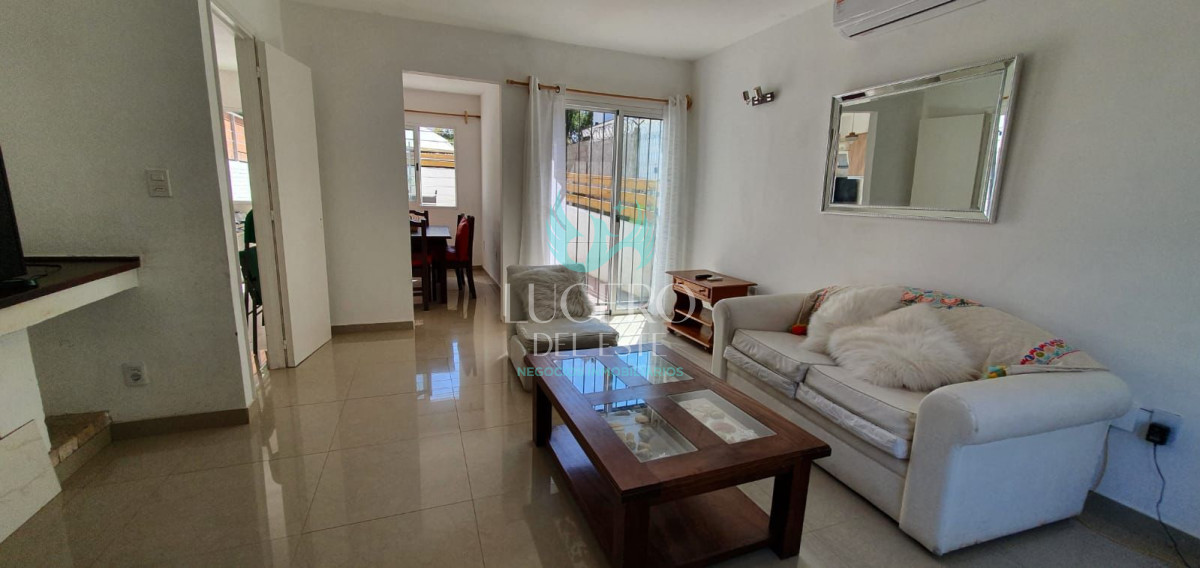 Casa ID.1543 - Alquiler hermosa casa 2 y medio dormitorios 2 baños en Punta del este, Parada 14