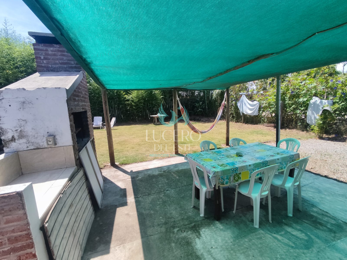 Casa ID.1461 - Alquiler Casa 3 dormitorios 2 baños y amplio jardín en La Barra, El Tesoro