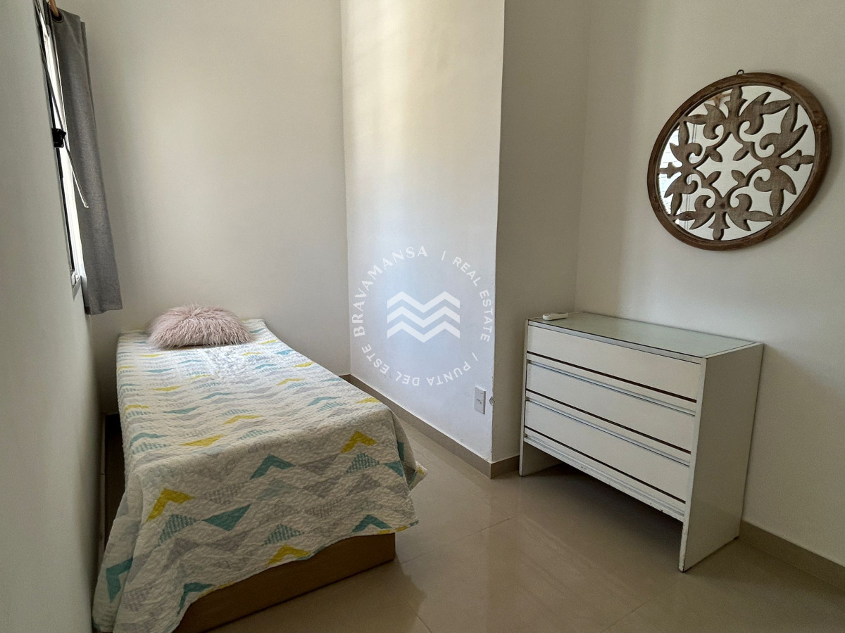 Casa ID.492 - Alquiler hermosa casa 2 y medio dormitorios 2 baños en Punta del este, Parada 14