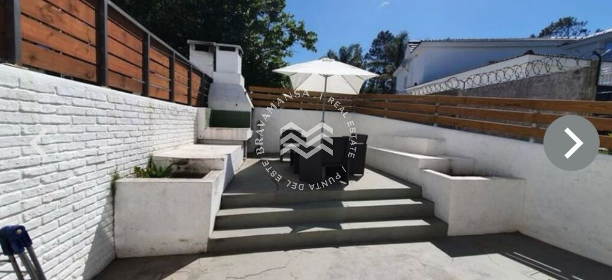 Casa ID.492 - Alquiler hermosa casa 2 y medio dormitorios 2 baños en Punta del este, Parada 14
