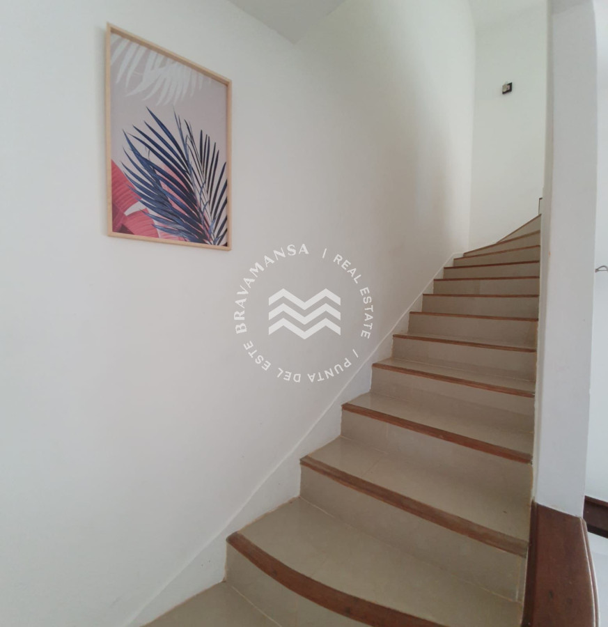 Casa ID.492 - Alquiler hermosa casa 2 y medio dormitorios 2 baños en Punta del este, Parada 14
