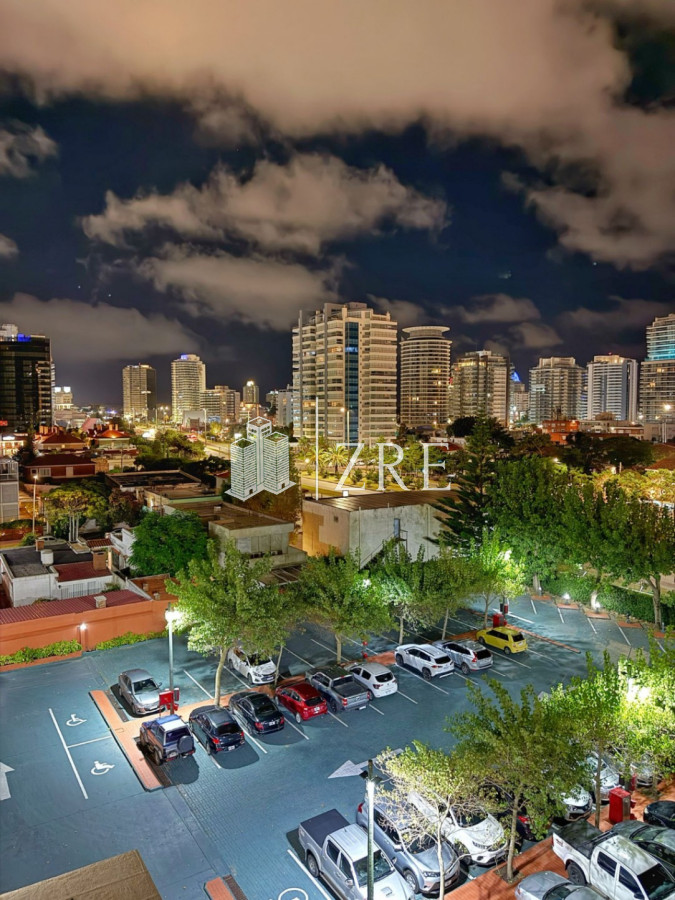 Apartamento ID.943 - Venta apartamento 1 dormitorio y medio en Punta del este, Primera línea