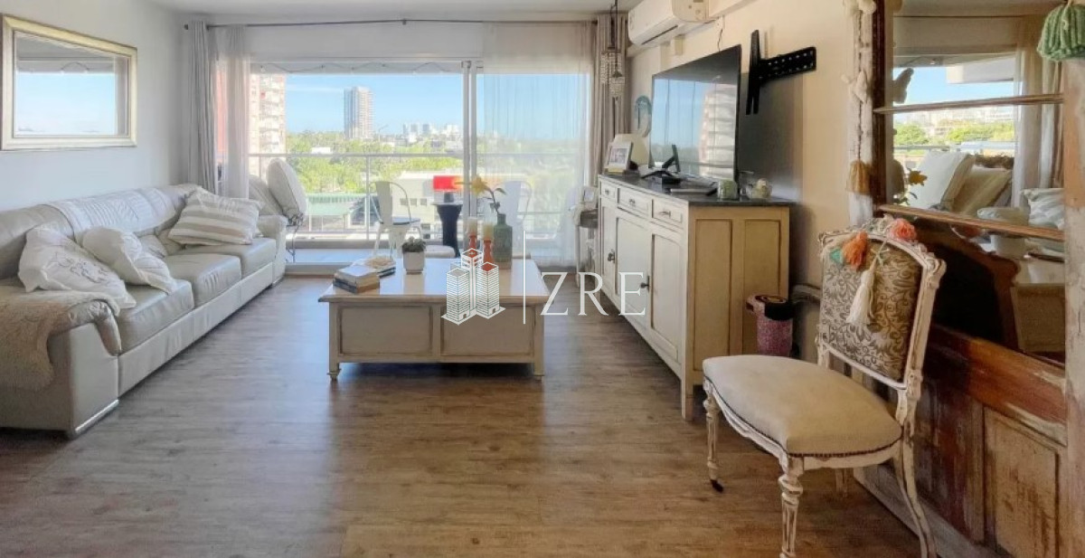 Apartamento ID.858 - Venta apartamento de 3 dormitorios 2 baños en zona Centro de Maldonado 