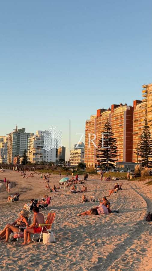 Apartamento ID.943 - Venta apartamento 1 dormitorio y medio en Punta del este, Primera línea