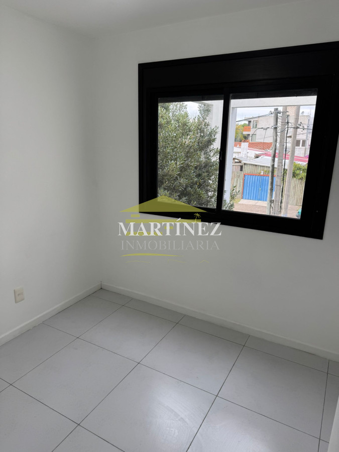 Apartamento ID.104 - Venta apartamento 3 dormitorios 2 baños con Terraza y parrillero en Centro de Maldonado