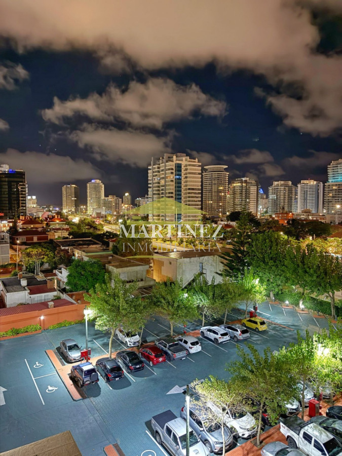 Apartamento ID.13 - Venta apartamento 1 dormitorio y medio en Punta del este, Primera línea