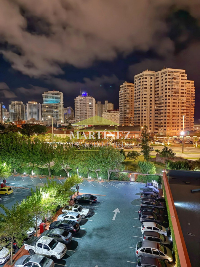 Apartamento ID.13 - Venta apartamento 1 dormitorio y medio en Punta del este, Primera línea
