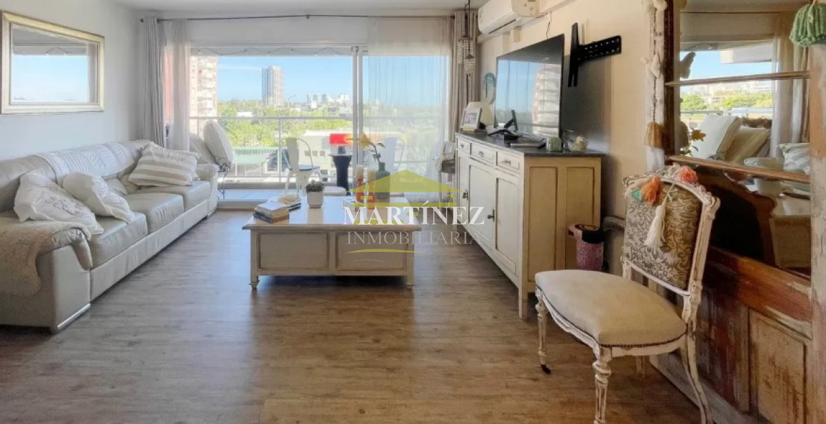 Apartamento ID.86 - Venta apartamento de 3 dormitorios 2 baños en zona Centro de Maldonado 