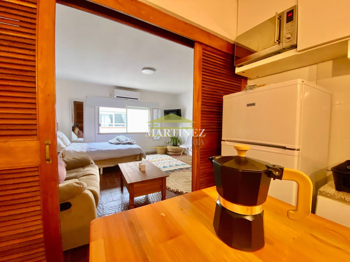 Apartamento ID.62 - Alquiler lindo monoambiente con cochera en Península, Punta del este