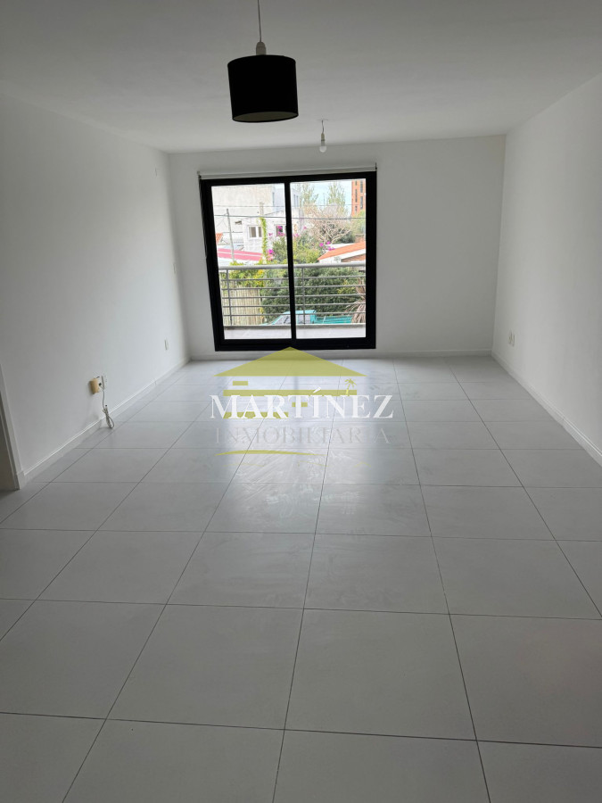 Apartamento ID.104 - Venta apartamento 3 dormitorios 2 baños con Terraza y parrillero en Centro de Maldonado