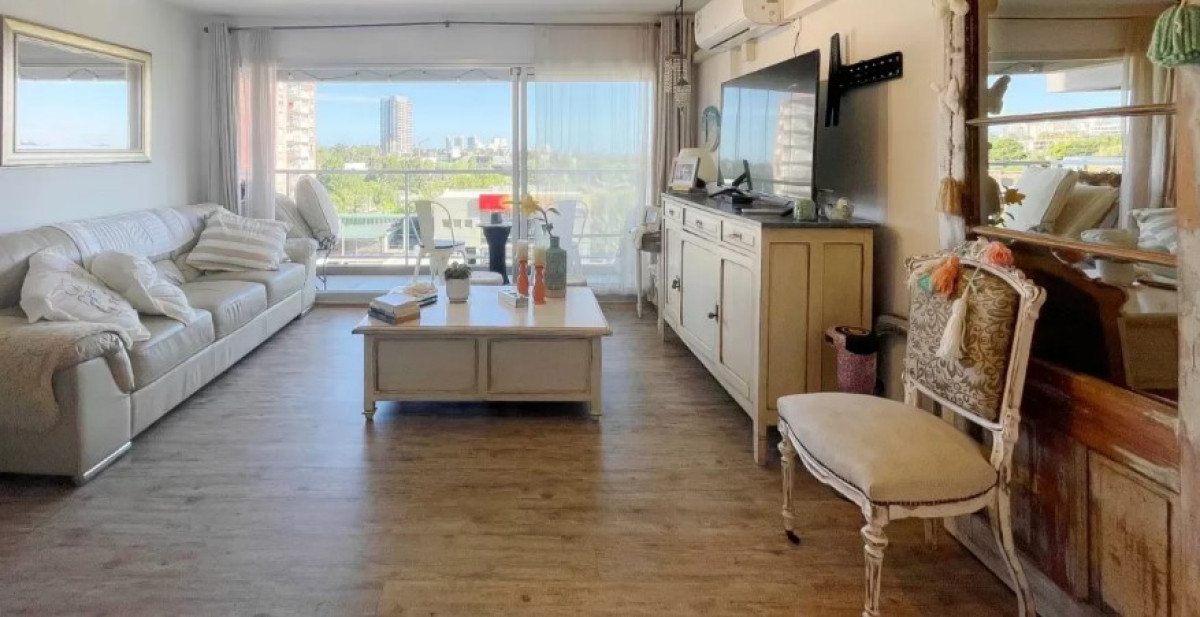 Venta apartamento de 3 dormitorios 2 baños en zona Centro de Maldonado 