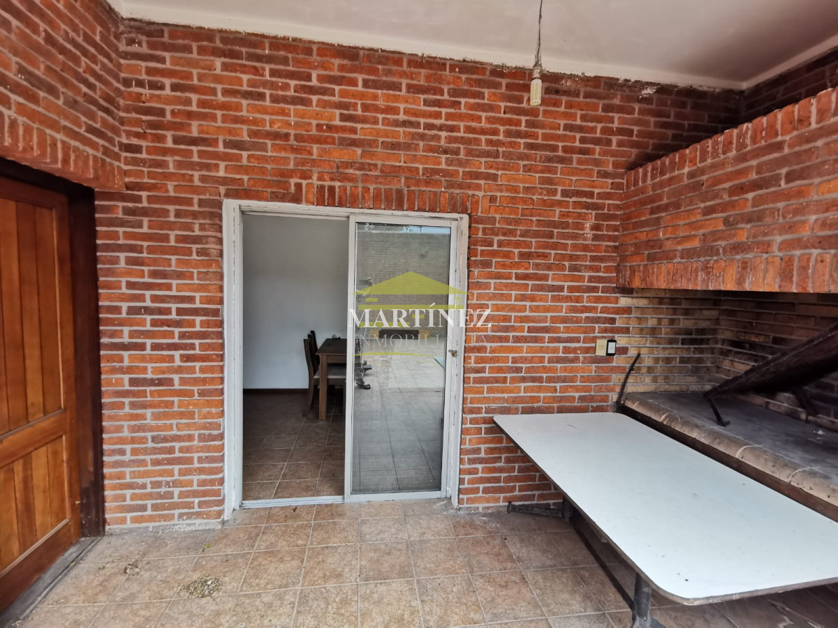 Casa ID.134 - Venta Chalet con un total de 6 dormitorios en Cantegril, Punta del este