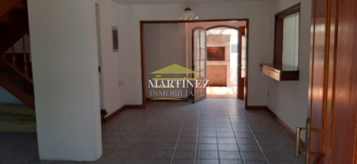 Casa ID.26 - Alquiler anual Excelente Casa En Zona Cantegril Punta Del Este
