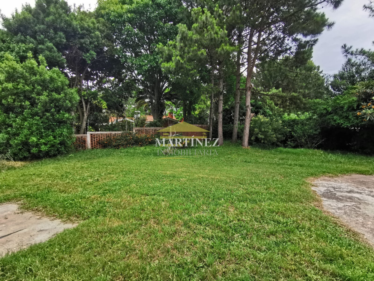 Casa ID.134 - Venta Chalet con un total de 6 dormitorios en Cantegril, Punta del este