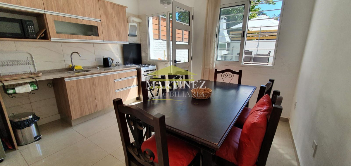 Casa ID.57 - Alquiler hermosa casa 2 y medio dormitorios 2 baños en Punta del este, Parada 14