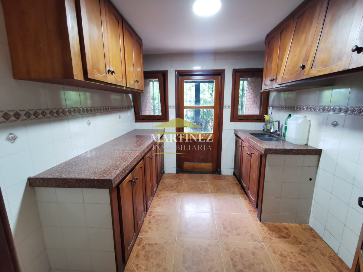 Casa ID.134 - Venta Chalet con un total de 6 dormitorios en Cantegril, Punta del este