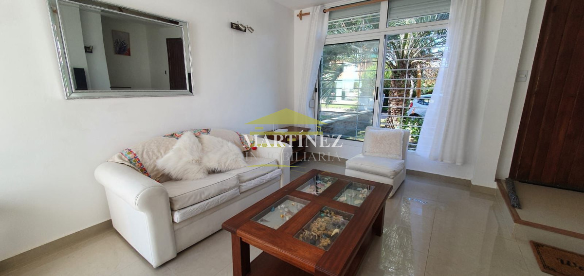 Casa ID.57 - Alquiler hermosa casa 2 y medio dormitorios 2 baños en Punta del este, Parada 14