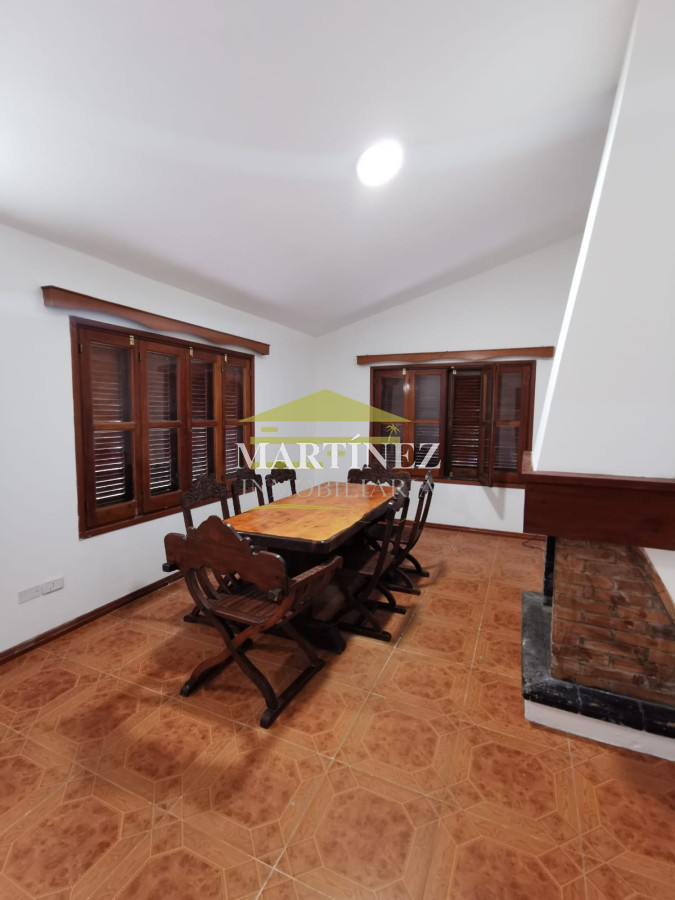 Casa ID.134 - Venta Chalet con un total de 6 dormitorios en Cantegril, Punta del este