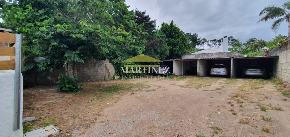 Casa ID.57 - Alquiler hermosa casa 2 y medio dormitorios 2 baños en Punta del este, Parada 14