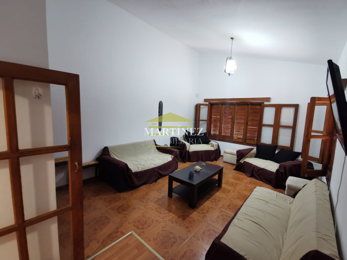 Casa ID.134 - Venta Chalet con un total de 6 dormitorios en Cantegril, Punta del este