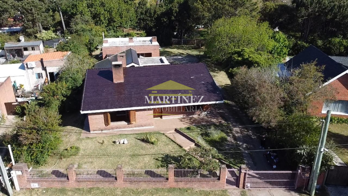 Casa ID.134 - Venta Chalet con un total de 6 dormitorios en Cantegril, Punta del este