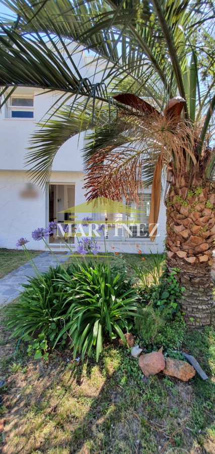 Casa ID.57 - Alquiler hermosa casa 2 y medio dormitorios 2 baños en Punta del este, Parada 14