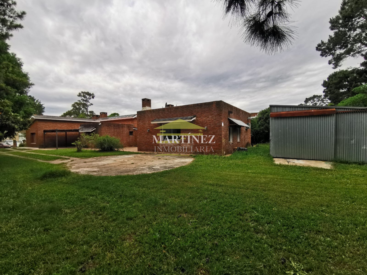 Casa ID.134 - Venta Chalet con un total de 6 dormitorios en Cantegril, Punta del este