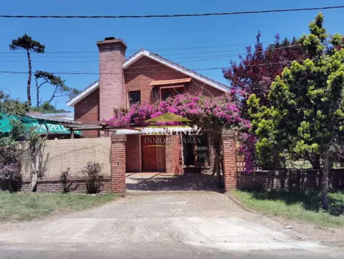 Casa ID.26 - Alquiler anual Excelente Casa En Zona Cantegril Punta Del Este