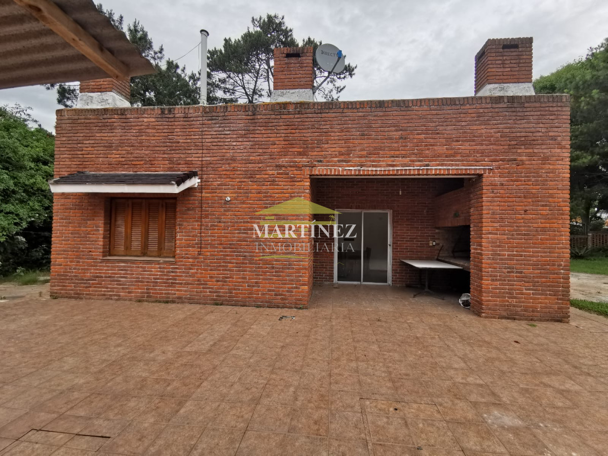 Casa ID.134 - Venta Chalet con un total de 6 dormitorios en Cantegril, Punta del este