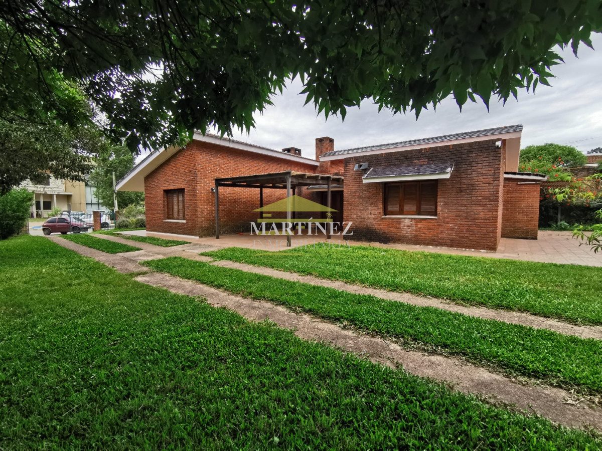 Casa ID.134 - Venta Chalet con un total de 6 dormitorios en Cantegril, Punta del este