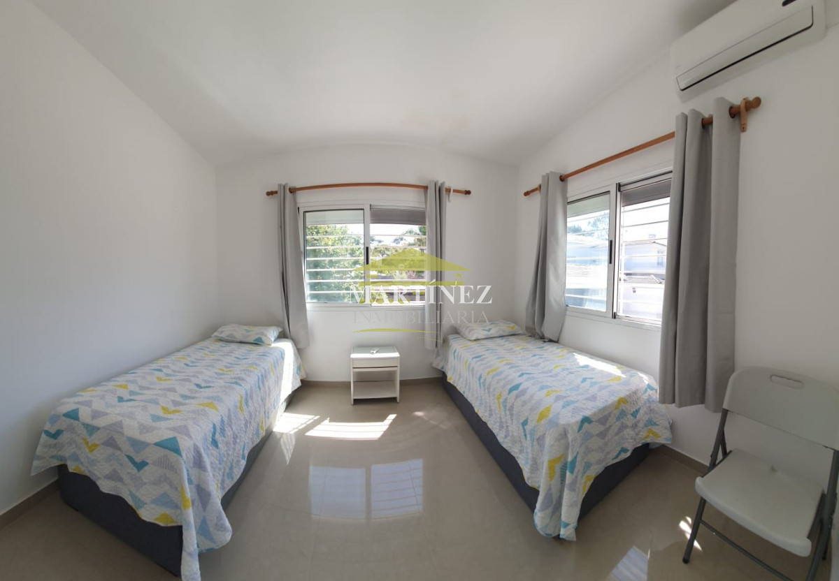 Casa ID.57 - Alquiler hermosa casa 2 y medio dormitorios 2 baños en Punta del este, Parada 14
