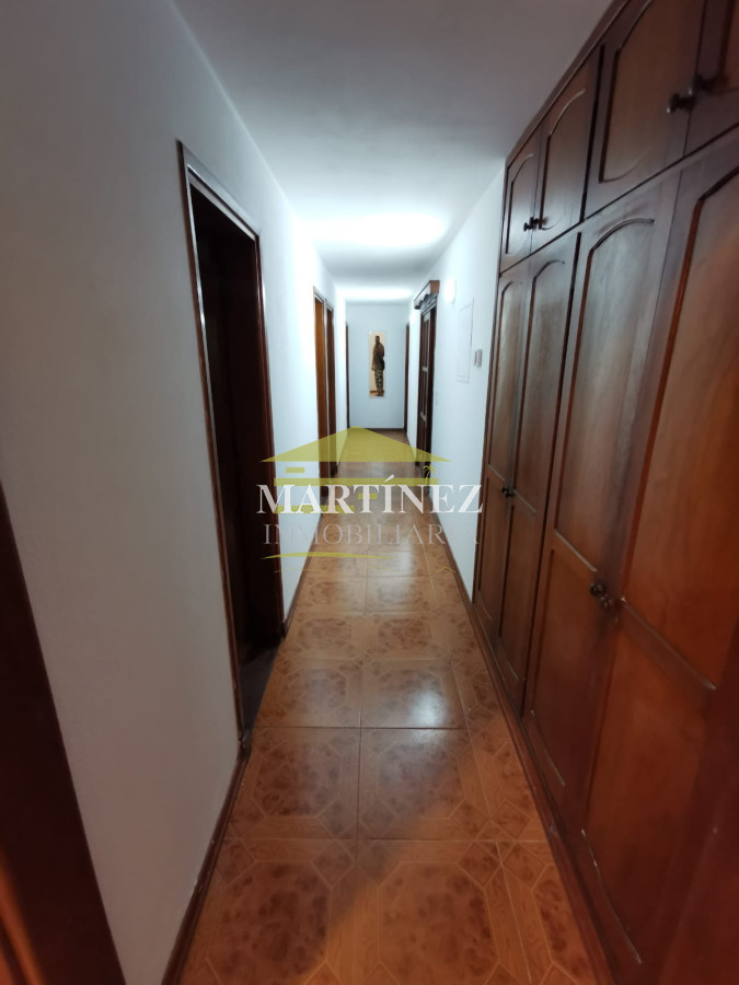 Casa ID.134 - Venta Chalet con un total de 6 dormitorios en Cantegril, Punta del este