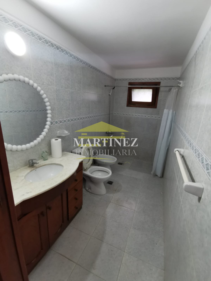 Casa ID.134 - Venta Chalet con un total de 6 dormitorios en Cantegril, Punta del este