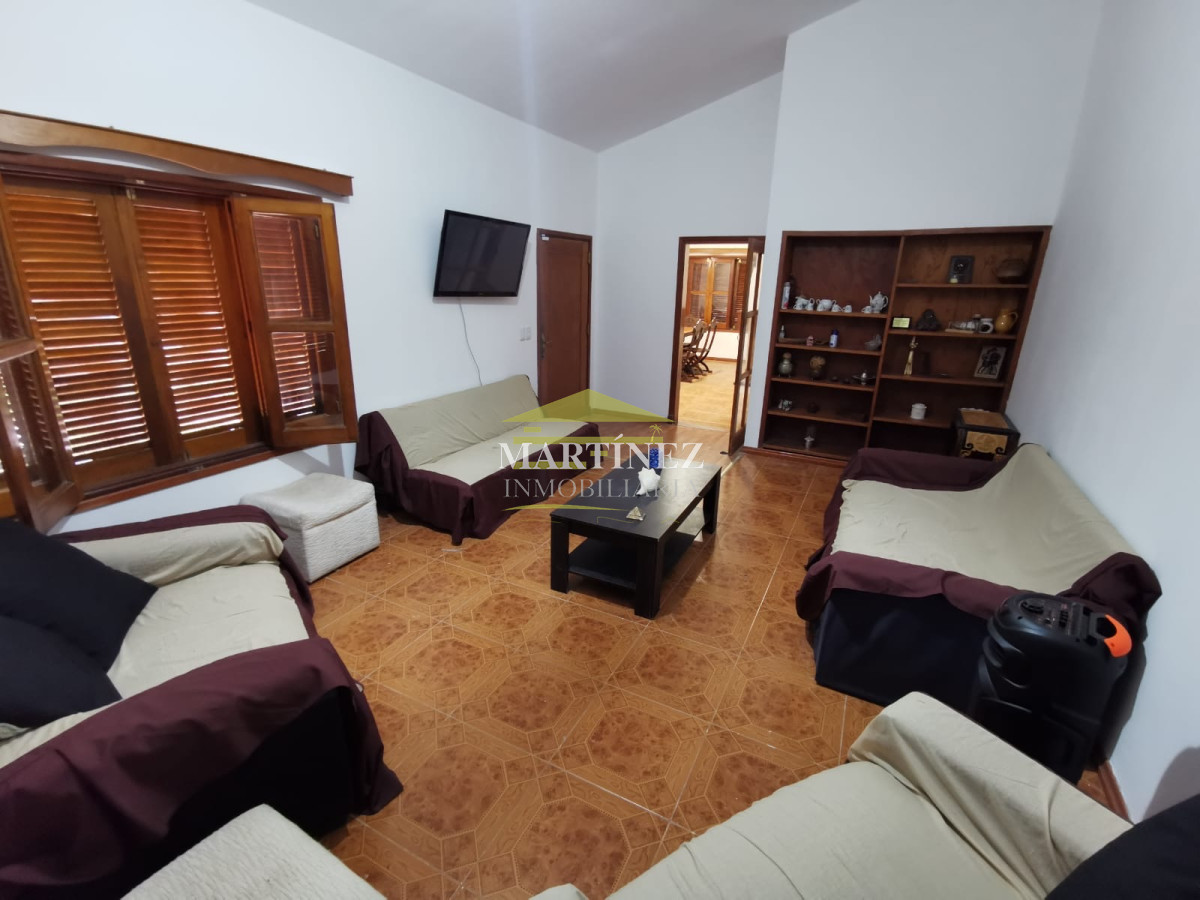 Casa ID.134 - Venta Chalet con un total de 6 dormitorios en Cantegril, Punta del este