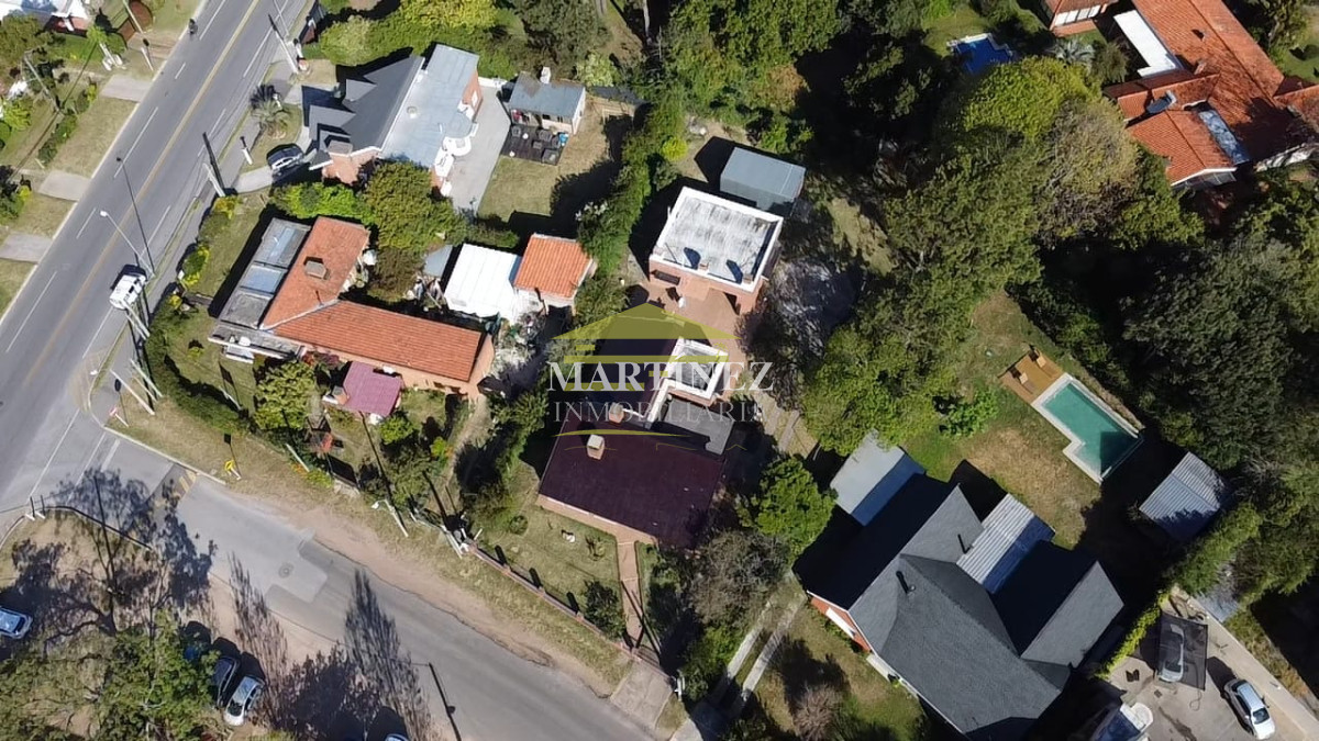 Casa ID.134 - Venta Chalet con un total de 6 dormitorios en Cantegril, Punta del este