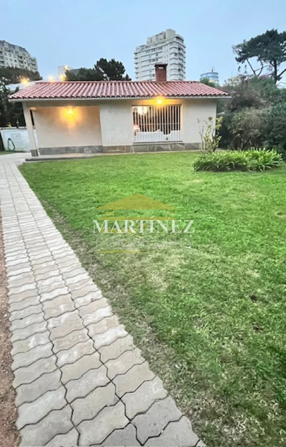 Casa ID.56 - Alquiler hermosa casa 3 dormitorios 2 baños en Punta del este, San Rafael