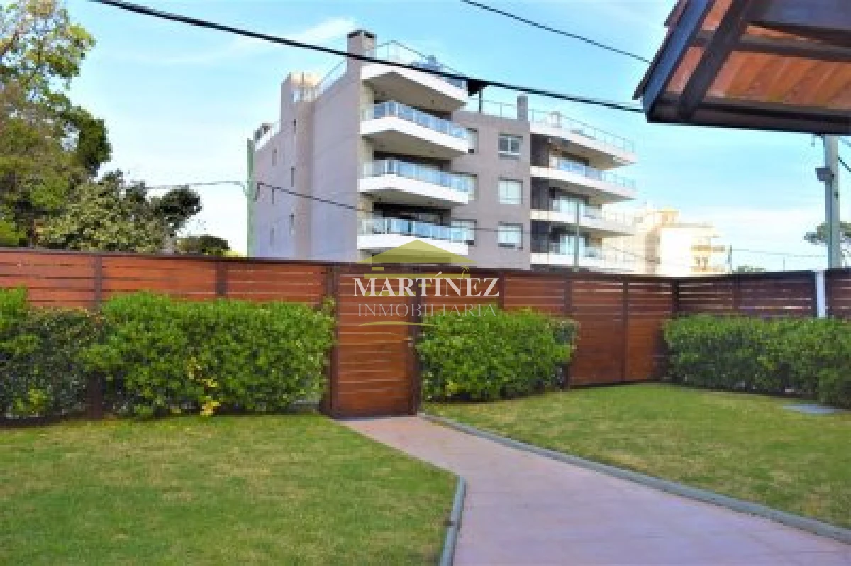 Casa ID.20 - Alquiler Hermosa casa a metros del mar en Punta del este, Parada 10