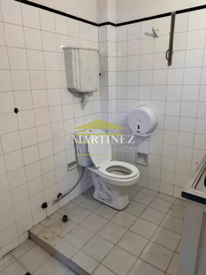 Local Comercial ID.11 - Alquiler Local Comercial 100m2 en Maldonado en frente a Avenida
