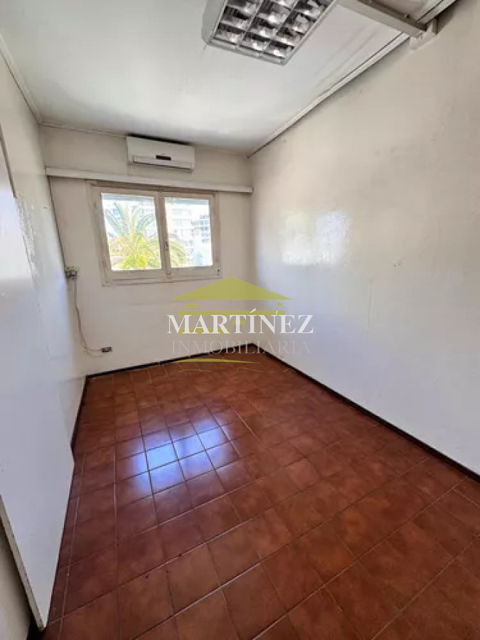 Local Comercial ID.11 - Alquiler Local Comercial 100m2 en Maldonado en frente a Avenida