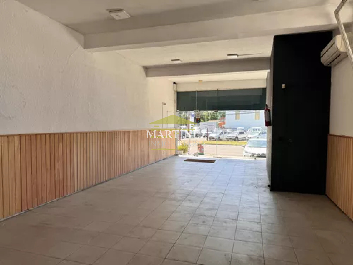 Local Comercial ID.11 - Alquiler Local Comercial 100m2 en Maldonado en frente a Avenida